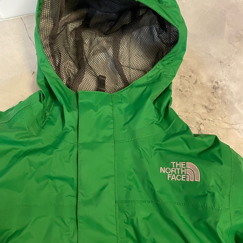 North face Boys lightweight jacket with hood sz 7/8
